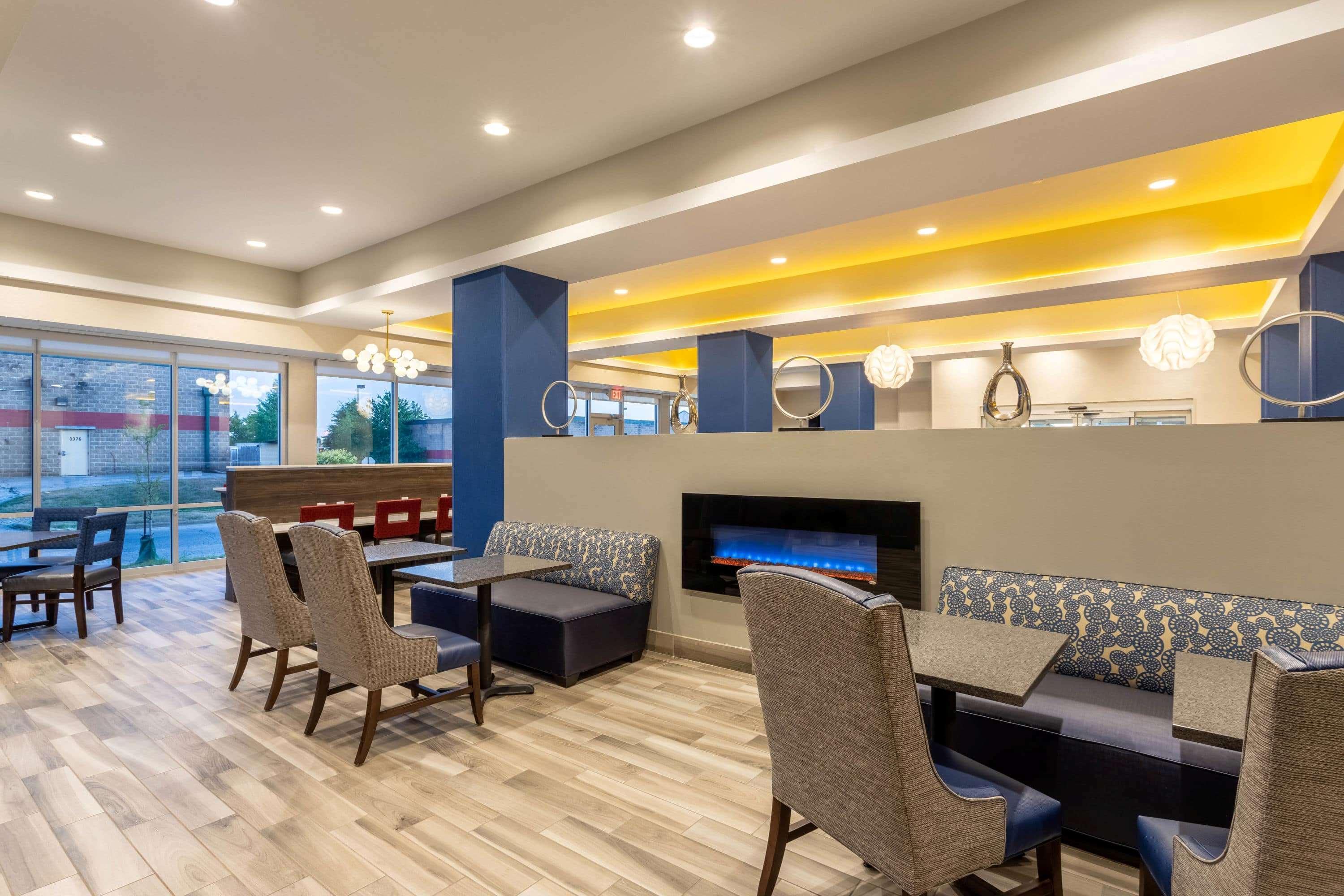 La Quinta Inn And Suites By Wyndham Блумингтон Экстерьер фото