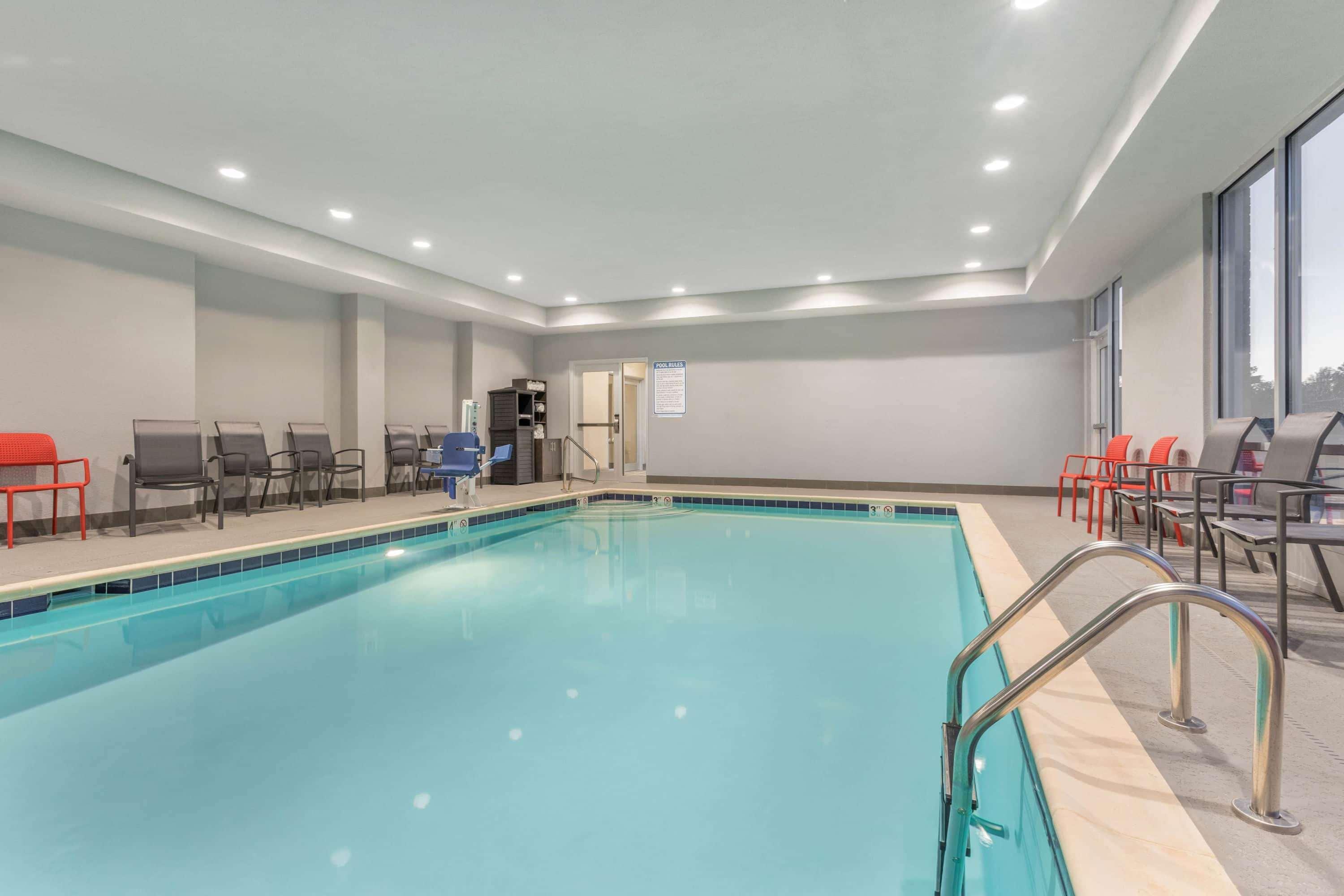 La Quinta Inn And Suites By Wyndham Блумингтон Экстерьер фото