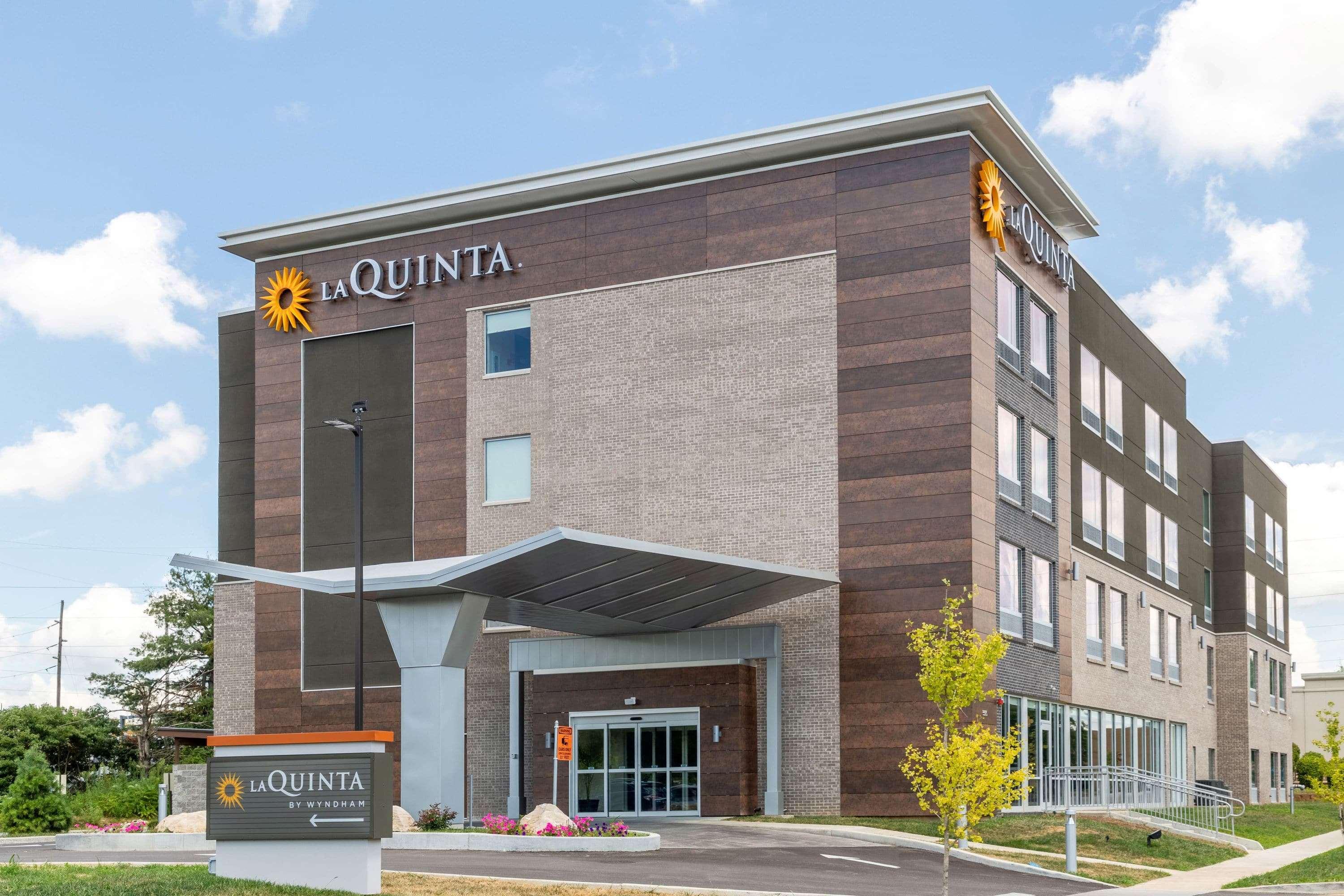 La Quinta Inn And Suites By Wyndham Блумингтон Экстерьер фото