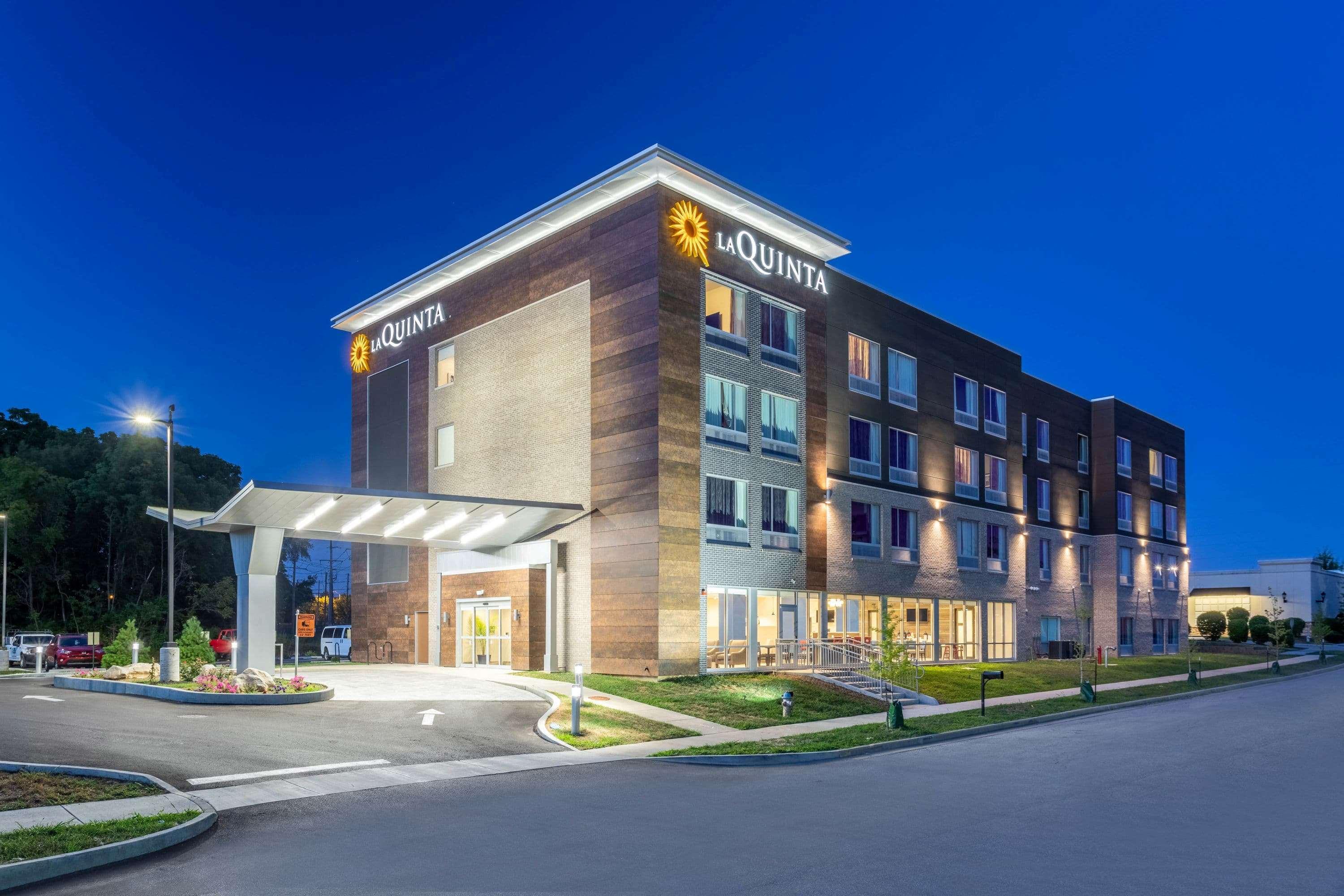 La Quinta Inn And Suites By Wyndham Блумингтон Экстерьер фото